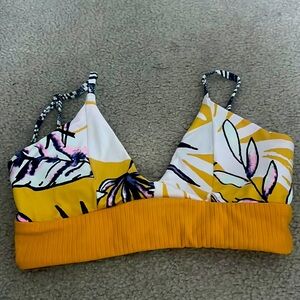 reversible Maaji bathing suit top// brand new condition/ xs